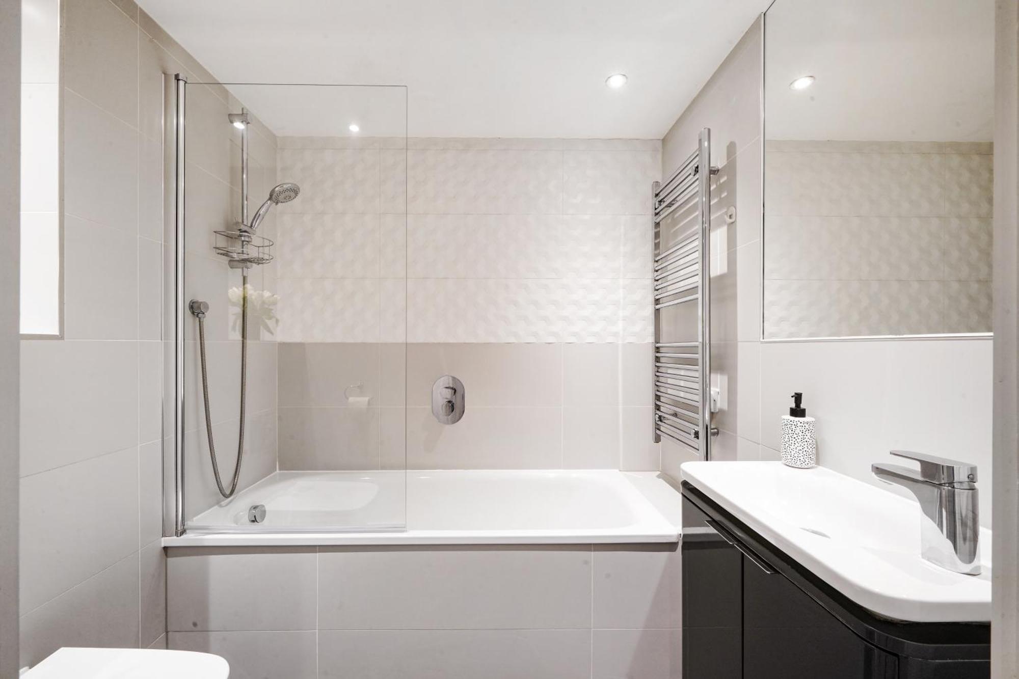 Edgware Luxury Apartment With Stunning Views On 10Th Floor מראה חיצוני תמונה